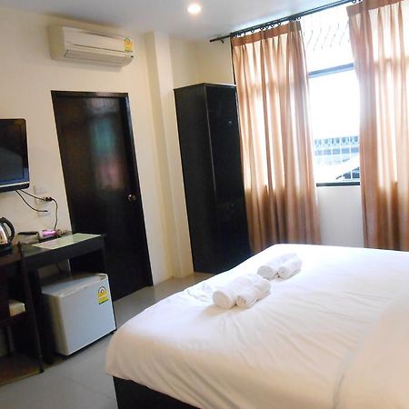 The Bang Khun Phrom Suites Bangkok Ruang foto