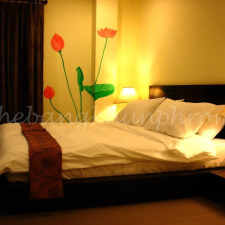 The Bang Khun Phrom Suites Bangkok Bagian luar foto