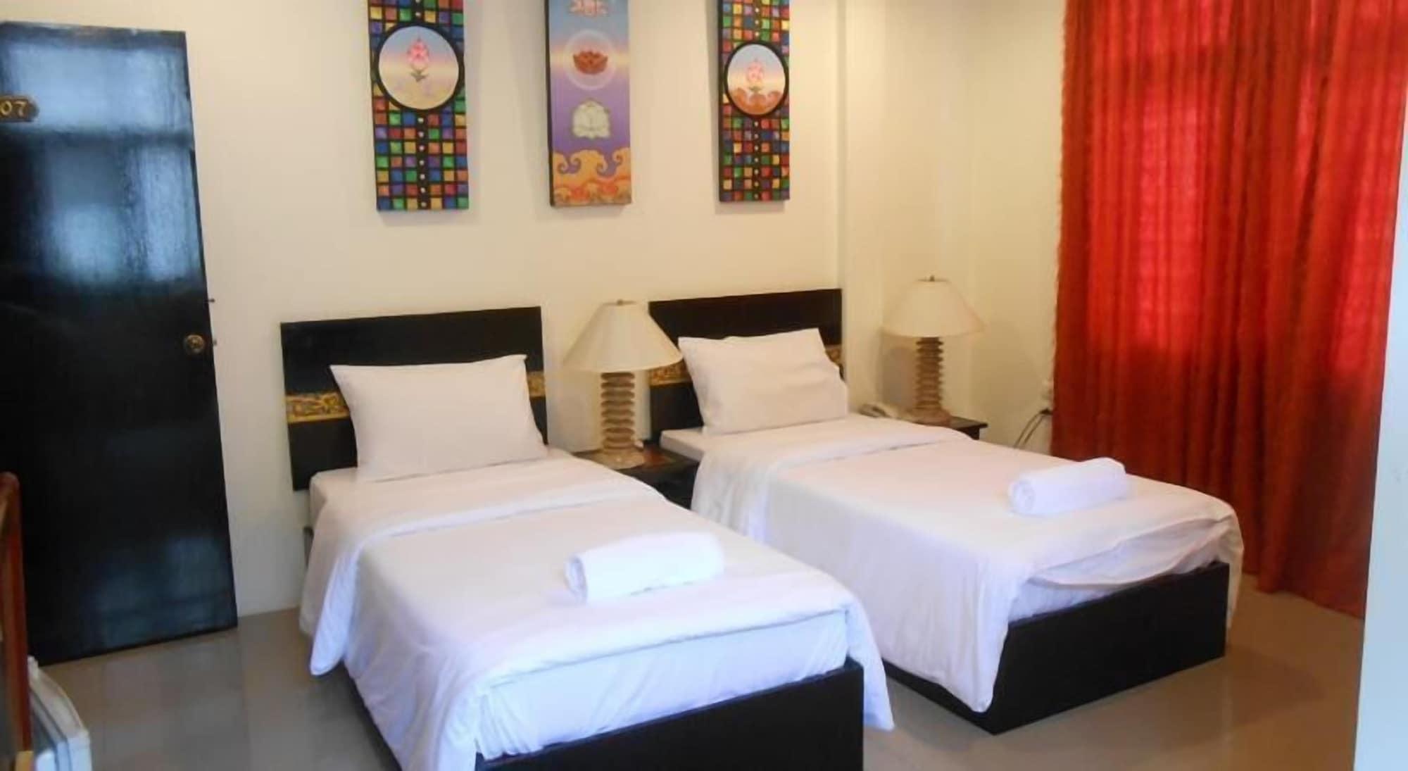 The Bang Khun Phrom Suites Bangkok Bagian luar foto