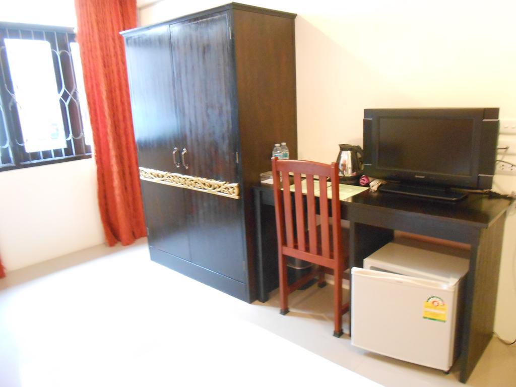 The Bang Khun Phrom Suites Bangkok Ruang foto