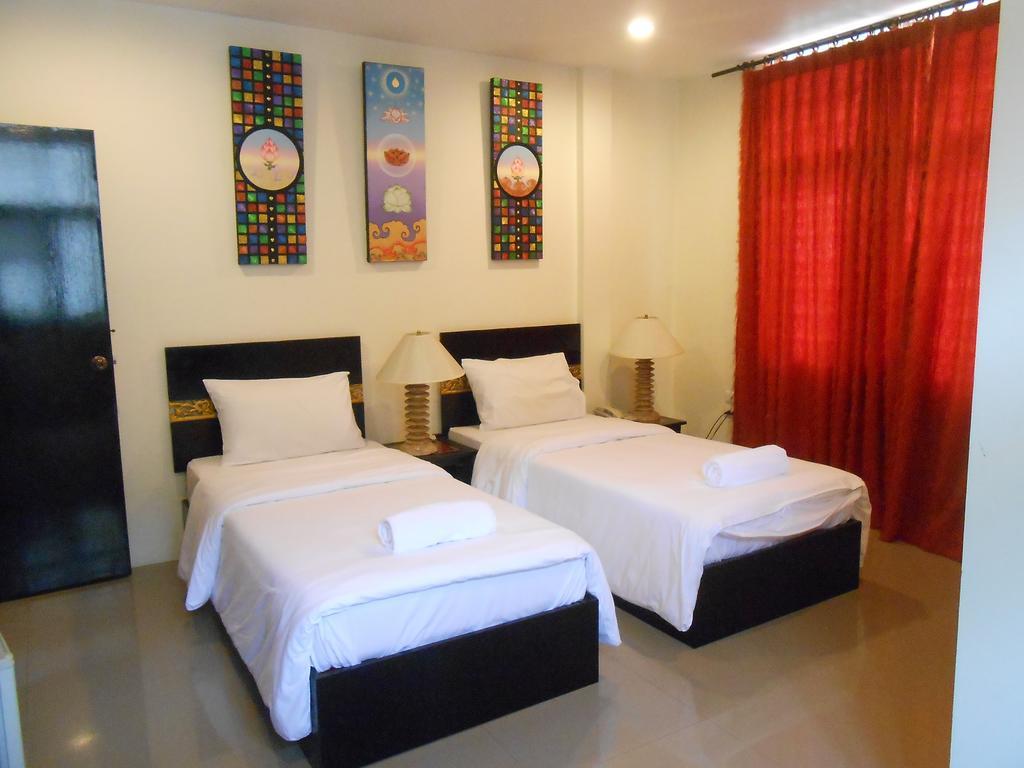 The Bang Khun Phrom Suites Bangkok Bagian luar foto