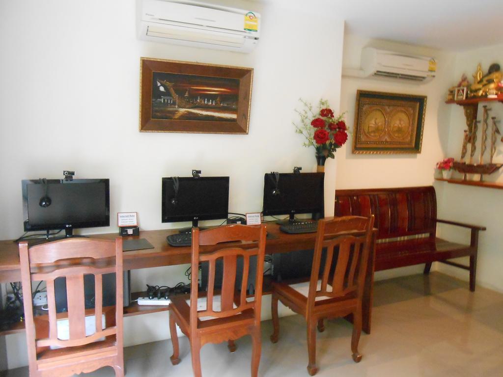The Bang Khun Phrom Suites Bangkok Bagian luar foto