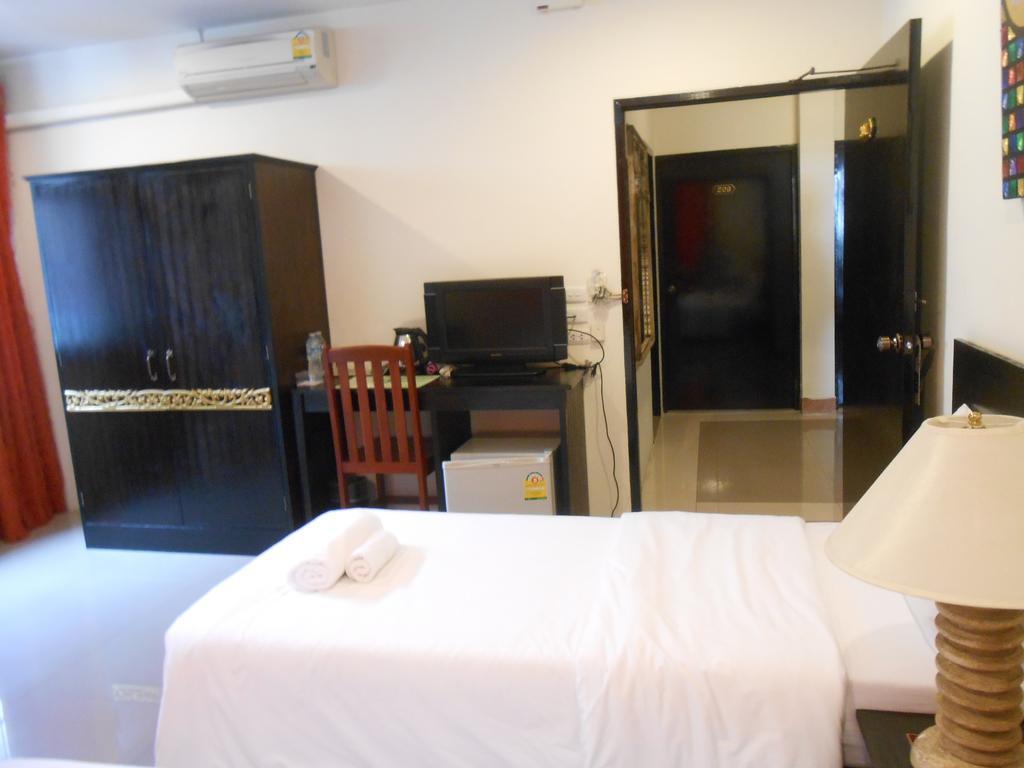 The Bang Khun Phrom Suites Bangkok Ruang foto