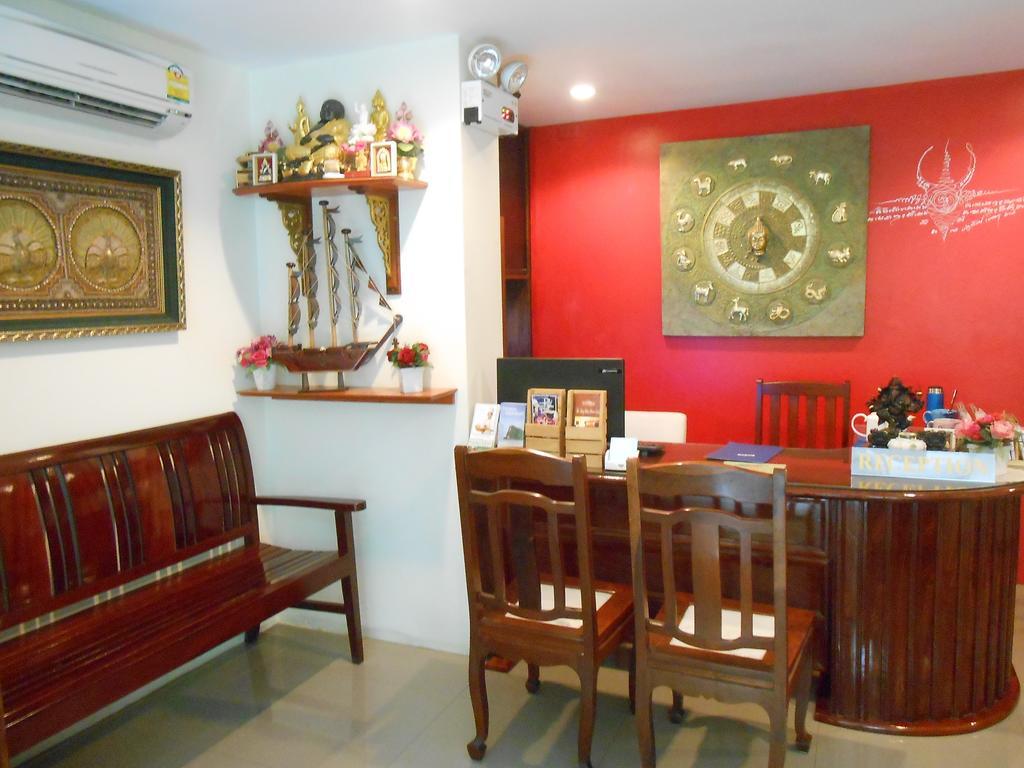 The Bang Khun Phrom Suites Bangkok Bagian luar foto