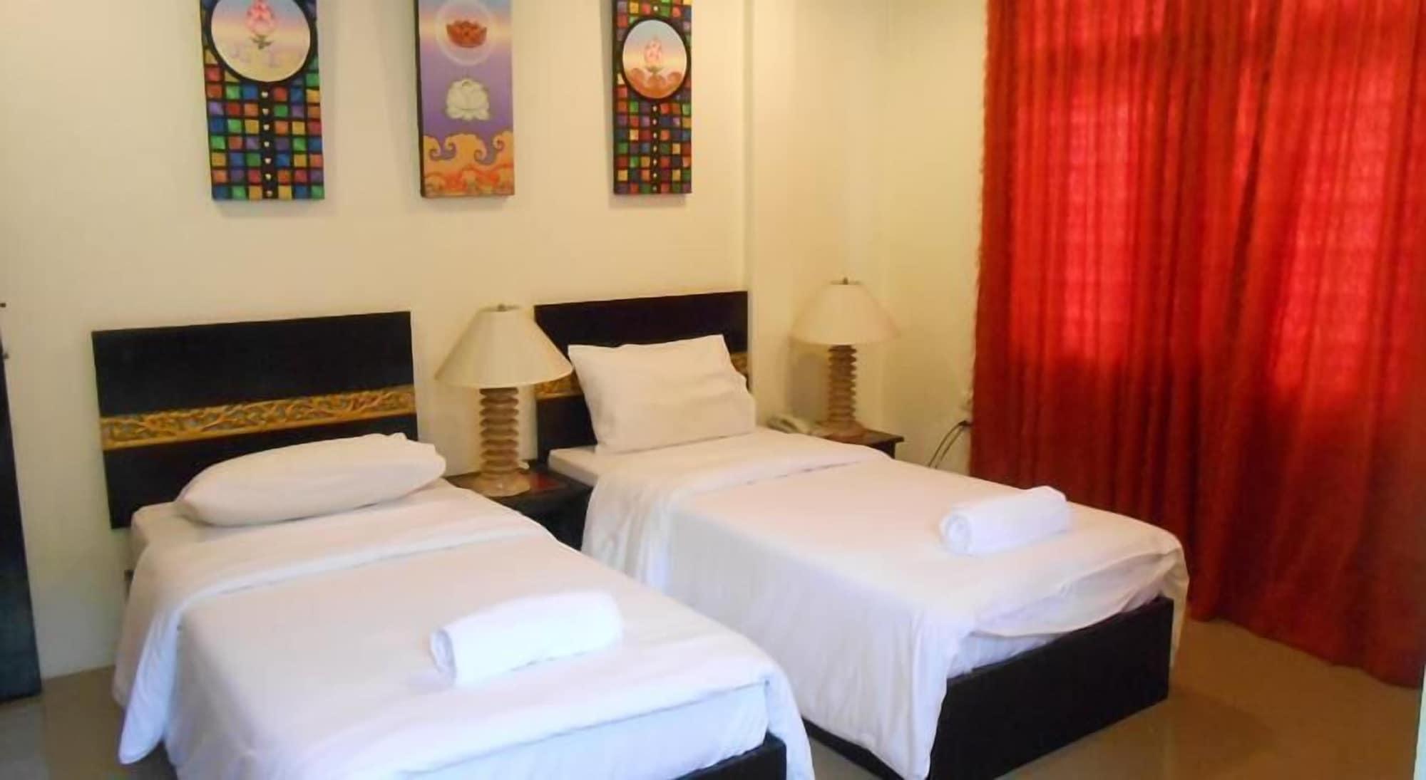 The Bang Khun Phrom Suites Bangkok Bagian luar foto