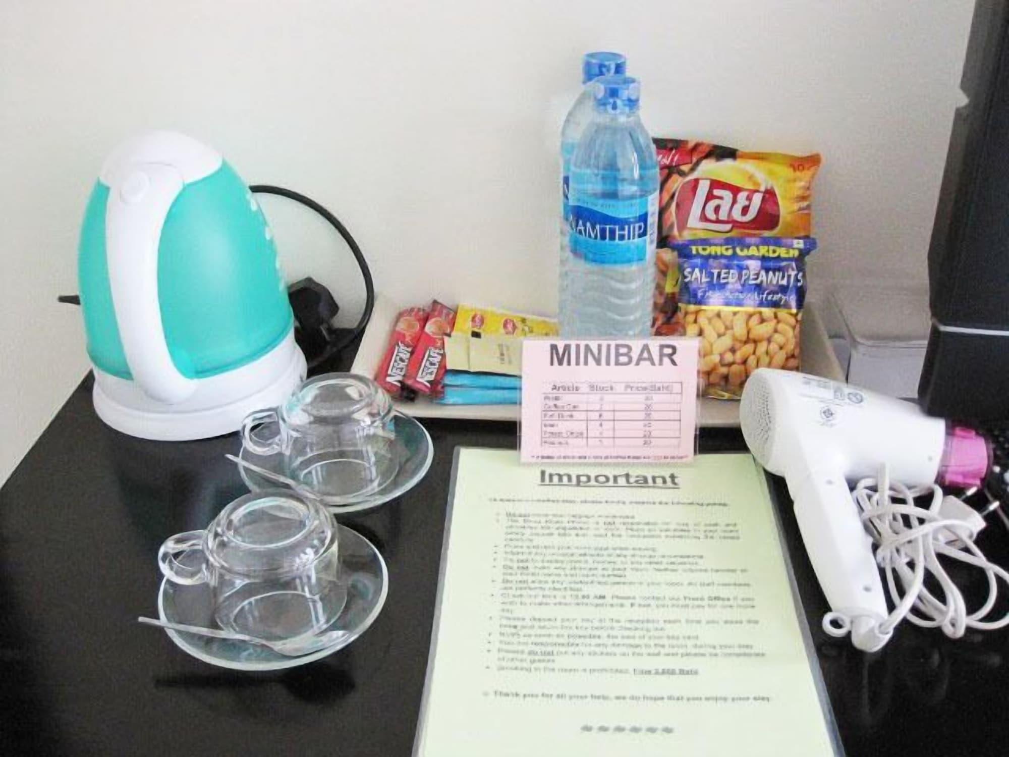 The Bang Khun Phrom Suites Bangkok Bagian luar foto