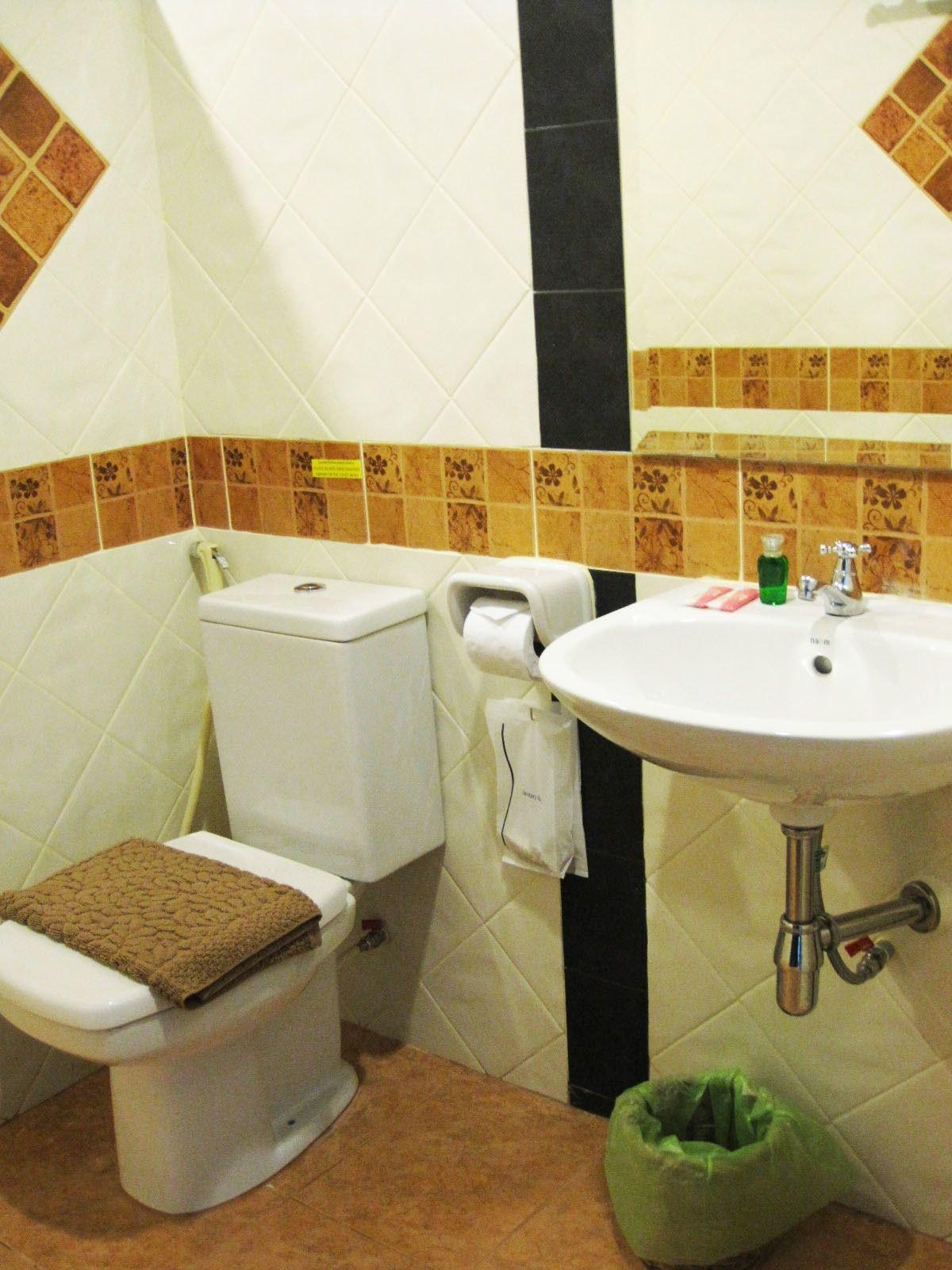 The Bang Khun Phrom Suites Bangkok Bagian luar foto