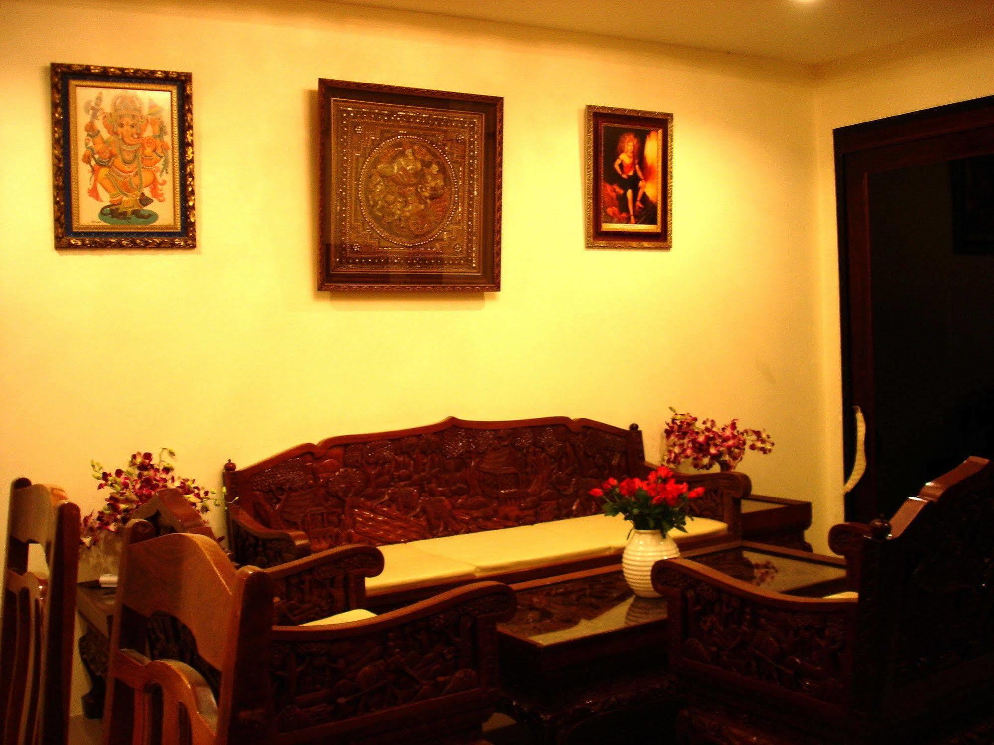 The Bang Khun Phrom Suites Bangkok Bagian luar foto